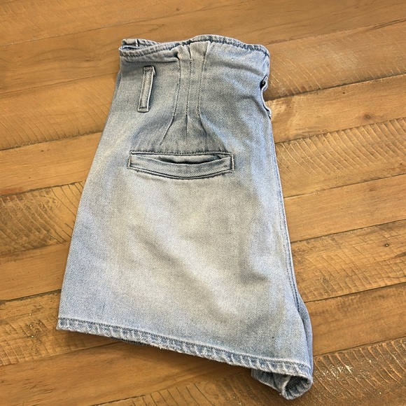 American Eagle Mom Short Paper Bag High Waist Button Fly, size 8 - Picture 2 of 3